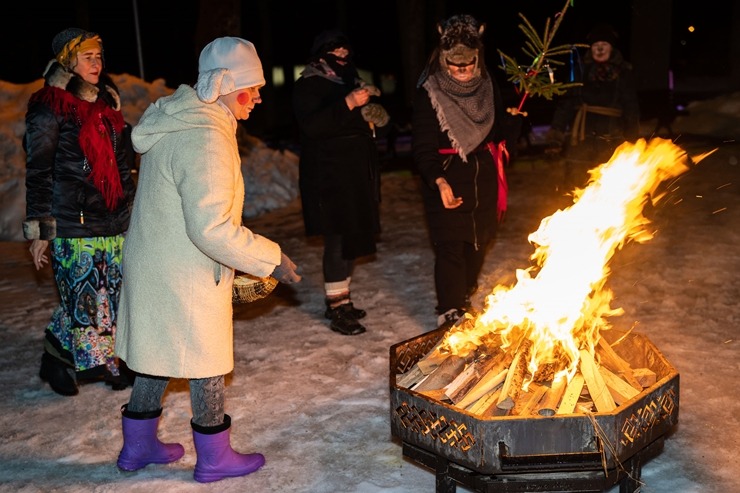Lielvārdes kultūras centrs un folkloras kopa «Josta» krāšņi atzīmē Meteņdienu. Foto: Raimonds Volonts Lielvārdes kultūras centrs un folkloras kopa «Josta» krāšņi atzīmē Meteņdienu. Foto: Raimonds Volonts 313997