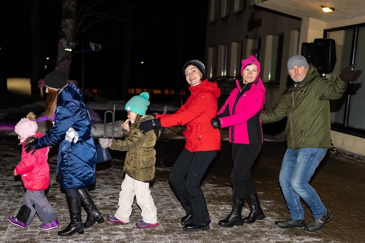 Lielvārdes kultūras centrs un folkloras kopa «Josta» krāšņi atzīmē Meteņdienu. Foto: Raimonds Volonts Lielvārdes kultūras centrs un folkloras kopa «Josta» krāšņi atzīmē Meteņdienu. Foto: Raimonds Volonts 314004