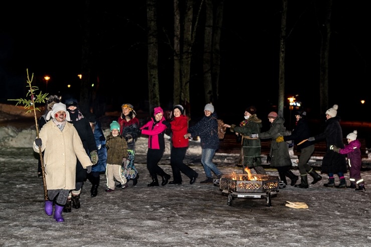 Lielvārdes kultūras centrs un folkloras kopa «Josta» krāšņi atzīmē Meteņdienu. Foto: Raimonds Volonts Lielvārdes kultūras centrs un folkloras kopa «Josta» krāšņi atzīmē Meteņdienu. Foto: Raimonds Volonts 314007