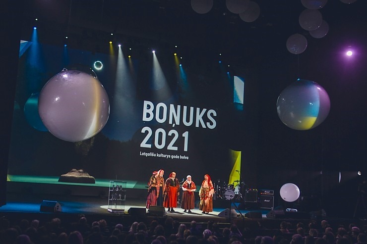 Latgaliešu kultūras gada balva «Boņuks 2021» tiek pasniegta Latgales vēstniecībā «GORS». Foto: Dagnija Bernāne Latgaliešu kultūras gada balva «Boņuks 2021» tiek pasniegta Latgales vēstniecībā «GORS». Foto: Dagnija Bernāne 314608