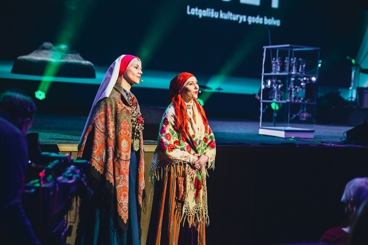 Latgaliešu kultūras gada balva «Boņuks 2021» tiek pasniegta Latgales vēstniecībā «GORS». Foto: Dagnija Bernāne Latgaliešu kultūras gada balva «Boņuks 2021» tiek pasniegta Latgales vēstniecībā «GORS». Foto: Dagnija Bernāne 314609