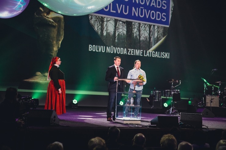 Latgaliešu kultūras gada balva «Boņuks 2021» tiek pasniegta Latgales vēstniecībā «GORS». Foto: Dagnija Bernāne Latgaliešu kultūras gada balva «Boņuks 2021» tiek pasniegta Latgales vēstniecībā «GORS». Foto: Dagnija Bernāne 314630