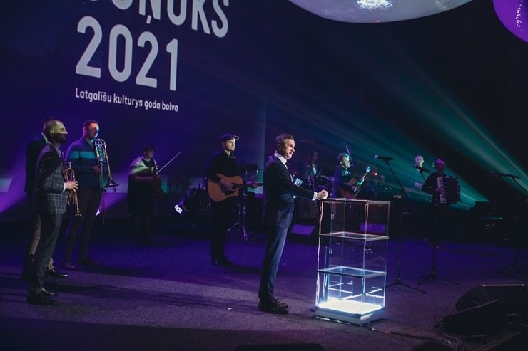 Latgaliešu kultūras gada balva «Boņuks 2021» tiek pasniegta Latgales vēstniecībā «GORS». Foto: Dagnija Bernāne Latgaliešu kultūras gada balva «Boņuks 2021» tiek pasniegta Latgales vēstniecībā «GORS». Foto: Dagnija Bernāne 314650