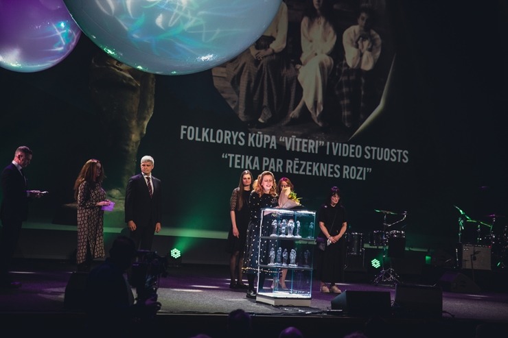 Latgaliešu kultūras gada balva «Boņuks 2021» tiek pasniegta Latgales vēstniecībā «GORS». Foto: Dagnija Bernāne Latgaliešu kultūras gada balva «Boņuks 2021» tiek pasniegta Latgales vēstniecībā «GORS». Foto: Dagnija Bernāne 314613