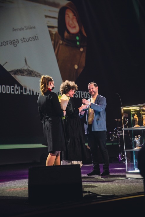 Latgaliešu kultūras gada balva «Boņuks 2021» tiek pasniegta Latgales vēstniecībā «GORS». Foto: Dagnija Bernāne Latgaliešu kultūras gada balva «Boņuks 2021» tiek pasniegta Latgales vēstniecībā «GORS». Foto: Dagnija Bernāne 314614
