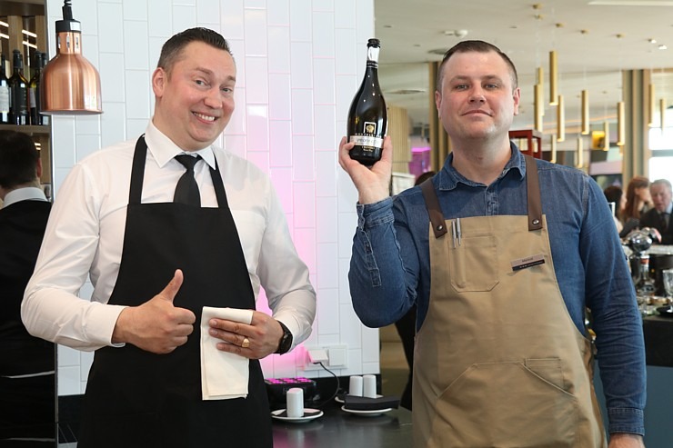 Lidostas «Rīga» tuvumā oficiāli atklāj jaunu 3 zvaigžņu viesnīcu «Hampton by Hilton Riga Airport» Lidostas «Rīga» tuvumā oficiāli atklāj jaunu 3 zvaigžņu viesnīcu «Hampton by Hilton Riga Airport» 315962