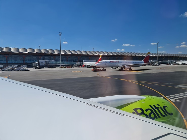 Travelnews.lv veiksmīgi lido ar «airBaltic» uz Madridi, bet spāņu lidsabiedrība «Air Europa» pazaudē bagāžu ceļā no Madrides uz Maļorku Travelnews.lv veiksmīgi lido ar «airBaltic» uz Madridi, bet spāņu lidsabiedrība «Air Europa» pazaudē bagāžu ceļā no Madrides uz Maļorku 316173