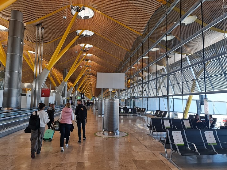 Travelnews.lv veiksmīgi lido ar «airBaltic» uz Madridi, bet spāņu lidsabiedrība «Air Europa» pazaudē bagāžu ceļā no Madrides uz Maļorku Travelnews.lv veiksmīgi lido ar «airBaltic» uz Madridi, bet spāņu lidsabiedrība «Air Europa» pazaudē bagāžu ceļā no Madrides uz Maļorku 316174