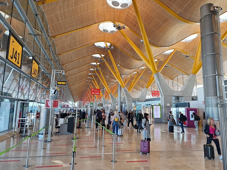 Travelnews.lv veiksmīgi lido ar «airBaltic» uz Madridi, bet spāņu lidsabiedrība «Air Europa» pazaudē bagāžu ceļā no Madrides uz Maļorku Travelnews.lv veiksmīgi lido ar «airBaltic» uz Madridi, bet spāņu lidsabiedrība «Air Europa» pazaudē bagāžu ceļā no Madrides uz Maļorku 316175
