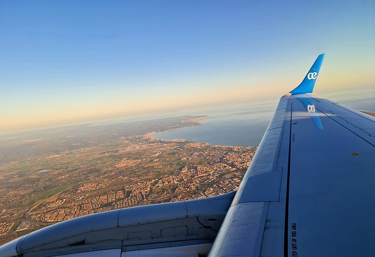 Travelnews.lv veiksmīgi lido ar «airBaltic» uz Madridi, bet spāņu lidsabiedrība «Air Europa» pazaudē bagāžu ceļā no Madrides uz Maļorku Travelnews.lv veiksmīgi lido ar «airBaltic» uz Madridi, bet spāņu lidsabiedrība «Air Europa» pazaudē bagāžu ceļā no Madrides uz Maļorku 316182