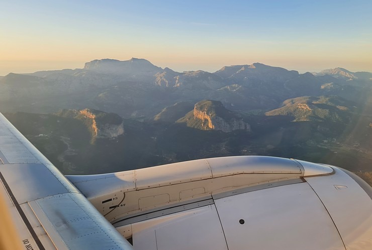 Travelnews.lv veiksmīgi lido ar «airBaltic» uz Madridi, bet spāņu lidsabiedrība «Air Europa» pazaudē bagāžu ceļā no Madrides uz Maļorku Travelnews.lv veiksmīgi lido ar «airBaltic» uz Madridi, bet spāņu lidsabiedrība «Air Europa» pazaudē bagāžu ceļā no Madrides uz Maļorku 316183