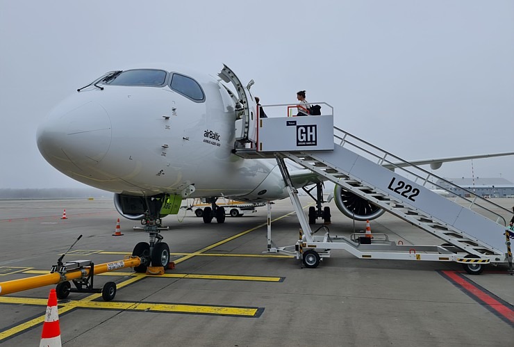 Travelnews.lv veiksmīgi lido ar «airBaltic» uz Madridi, bet spāņu lidsabiedrība «Air Europa» pazaudē bagāžu ceļā no Madrides uz Maļorku Travelnews.lv veiksmīgi lido ar «airBaltic» uz Madridi, bet spāņu lidsabiedrība «Air Europa» pazaudē bagāžu ceļā no Madrides uz Maļorku 316156