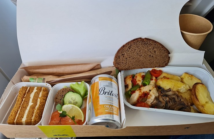 Travelnews.lv veiksmīgi lido ar «airBaltic» uz Madridi, bet spāņu lidsabiedrība «Air Europa» pazaudē bagāžu ceļā no Madrides uz Maļorku Travelnews.lv veiksmīgi lido ar «airBaltic» uz Madridi, bet spāņu lidsabiedrība «Air Europa» pazaudē bagāžu ceļā no Madrides uz Maļorku 316159