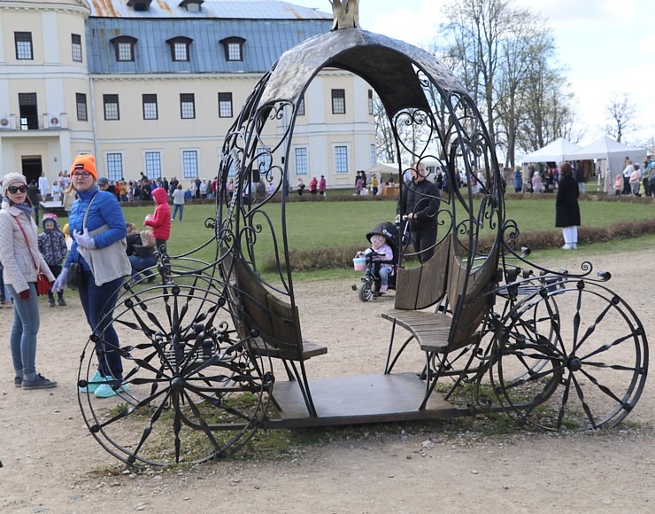 Krāslavas grāfu Plāteru pils kompleksā notiek praktisko mākslu festivāls «Pārvērtības» 316285
