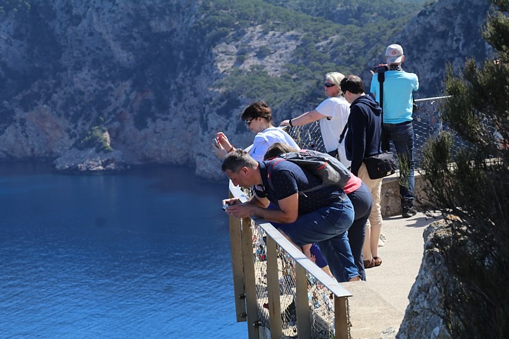 Travelnews.lv iepazīst burvīgus dabas skatus Maļorkas Formentora ragā. Sadarbībā ar tūrisma firmu «Atlantic Travel» Travelnews.lv iepazīst burvīgus dabas skatus Maļorkas Formentora ragā. Sadarbībā ar tūrisma firmu «Atlantic Travel» 316596