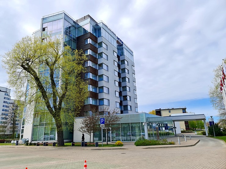 Travelnews.lv izbauda Pārdaugavas viesnīcas restorāna «9.stāva Restorāns» ēdienkarti un panorāmas skatu Travelnews.lv izbauda Pārdaugavas viesnīcas restorāna «9.stāva Restorāns» ēdienkarti un panorāmas skatu 316649