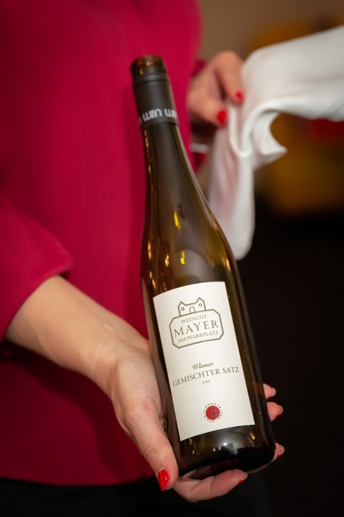 Vecrīgas 5 zvaigžņu viesnīcā «Grand Palace Hotel» degustējam kopā ar Ronaldu Pētersonu 12 Austrijas vīnus. Foto: Jānis Bērziņš Vecrīgas 5 zvaigžņu viesnīcā «Grand Palace Hotel» degustējam kopā ar Ronaldu Pētersonu 12 Austrijas vīnus. Foto: Jānis Bērziņš 316701