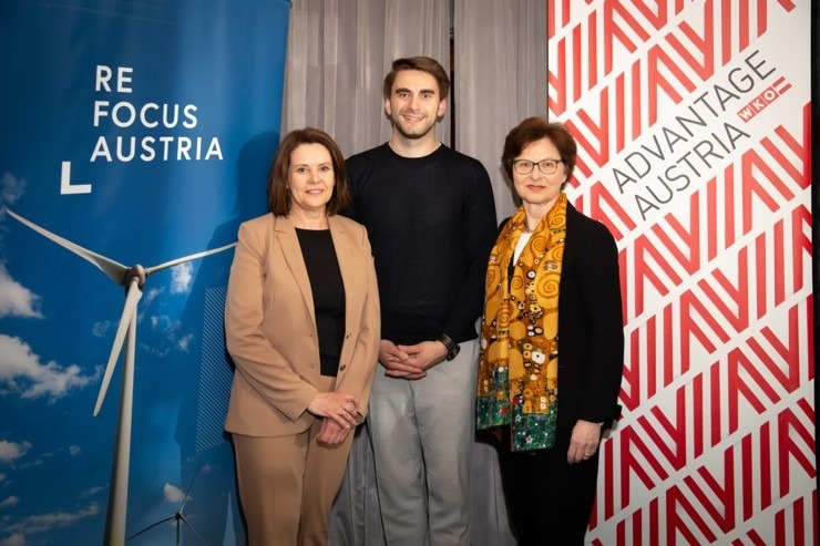 Vecrīgas 5 zvaigžņu viesnīcā «Grand Palace Hotel» degustējam kopā ar Ronaldu Pētersonu 12 Austrijas vīnus. Foto: Jānis Bērziņš Vecrīgas 5 zvaigžņu viesnīcā «Grand Palace Hotel» degustējam kopā ar Ronaldu Pētersonu 12 Austrijas vīnus. Foto: Jānis Bērziņš 316691