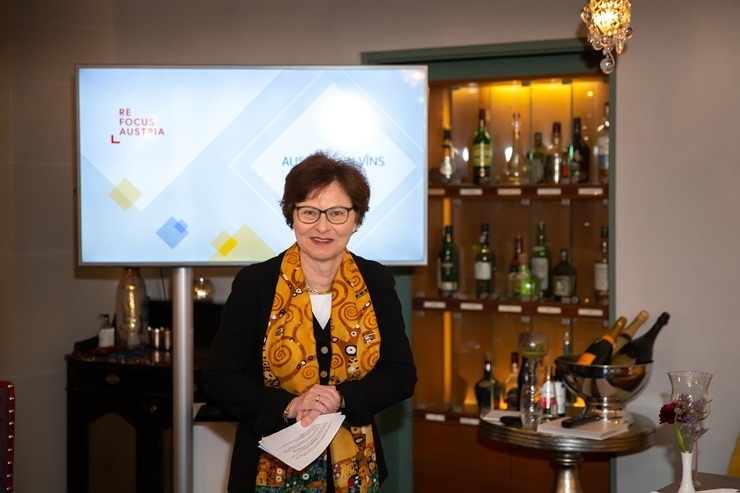Vecrīgas 5 zvaigžņu viesnīcā «Grand Palace Hotel» degustējam kopā ar Ronaldu Pētersonu 12 Austrijas vīnus. Foto: Jānis Bērziņš Vecrīgas 5 zvaigžņu viesnīcā «Grand Palace Hotel» degustējam kopā ar Ronaldu Pētersonu 12 Austrijas vīnus. Foto: Jānis Bērziņš 316695