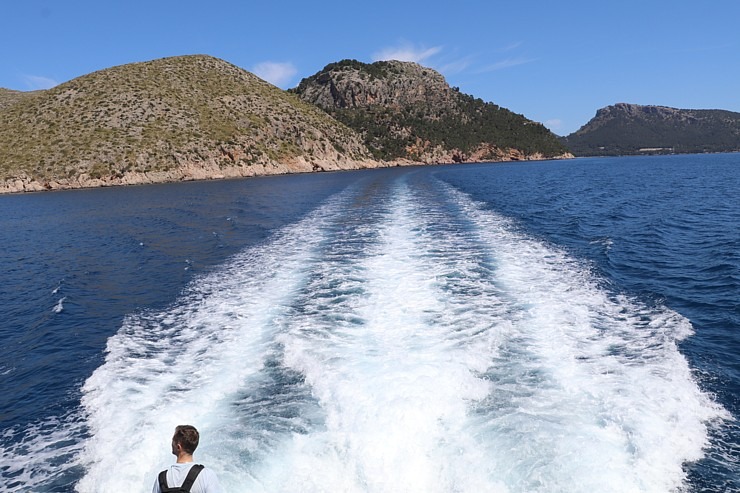 Travelnews.lv Maļorkā ar vietējās satiksmes kuģīti izbrauc nelielu maršrutu. Sadarbībā ar Latvijas tūrisma firmu «Atlantic Travel» Travelnews.lv Maļorkā ar vietējās satiksmes kuģīti izbrauc nelielu maršrutu. Sadarbībā ar Latvijas tūrisma firmu «Atlantic Travel» 317132