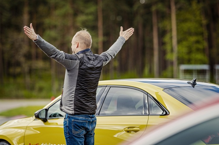 Par godu «Audi RS3» Latvijas pirmizrādei Biķernieku autosacīkšu trasē rūc motori. Foto: Audi Latvija Par godu «Audi RS3» Latvijas pirmizrādei Biķernieku autosacīkšu trasē rūc motori. Foto: Audi Latvija 317214