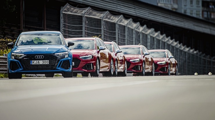 Par godu «Audi RS3» Latvijas pirmizrādei Biķernieku autosacīkšu trasē rūc motori. Foto: Audi Latvija Par godu «Audi RS3» Latvijas pirmizrādei Biķernieku autosacīkšu trasē rūc motori. Foto: Audi Latvija 317216