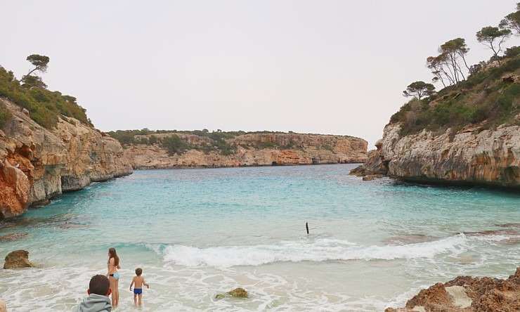 Klinšu ieskautā «Calo des Moro» pludmale salas dienvidos tiek uzskatīta par skaistāko Maļorkā. Sadarbībā ar Latvijas tūrisma firmu Atlantic Travel Klinšu ieskautā «Calo des Moro» pludmale salas dienvidos tiek uzskatīta par skaistāko Maļorkā. Sadarbībā ar Latvijas tūrisma firmu Atlantic Travel 317371