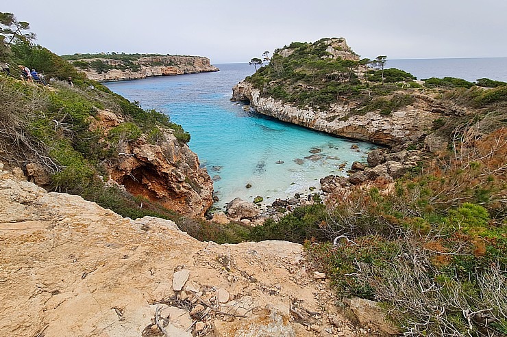 Klinšu ieskautā «Calo des Moro» pludmale salas dienvidos tiek uzskatīta par skaistāko Maļorkā. Sadarbībā ar Latvijas tūrisma firmu Atlantic Travel Klinšu ieskautā «Calo des Moro» pludmale salas dienvidos tiek uzskatīta par skaistāko Maļorkā. Sadarbībā ar Latvijas tūrisma firmu Atlantic Travel 317355