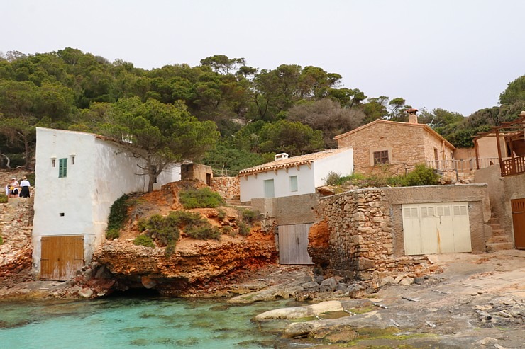 Klinšu ieskautā «Calo des Moro» pludmale salas dienvidos tiek uzskatīta par skaistāko Maļorkā. Sadarbībā ar Latvijas tūrisma firmu Atlantic Travel Klinšu ieskautā «Calo des Moro» pludmale salas dienvidos tiek uzskatīta par skaistāko Maļorkā. Sadarbībā ar Latvijas tūrisma firmu Atlantic Travel 317386