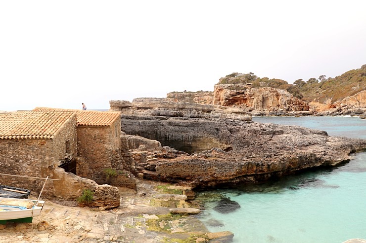 Klinšu ieskautā «Calo des Moro» pludmale salas dienvidos tiek uzskatīta par skaistāko Maļorkā. Sadarbībā ar Latvijas tūrisma firmu Atlantic Travel Klinšu ieskautā «Calo des Moro» pludmale salas dienvidos tiek uzskatīta par skaistāko Maļorkā. Sadarbībā ar Latvijas tūrisma firmu Atlantic Travel 317388