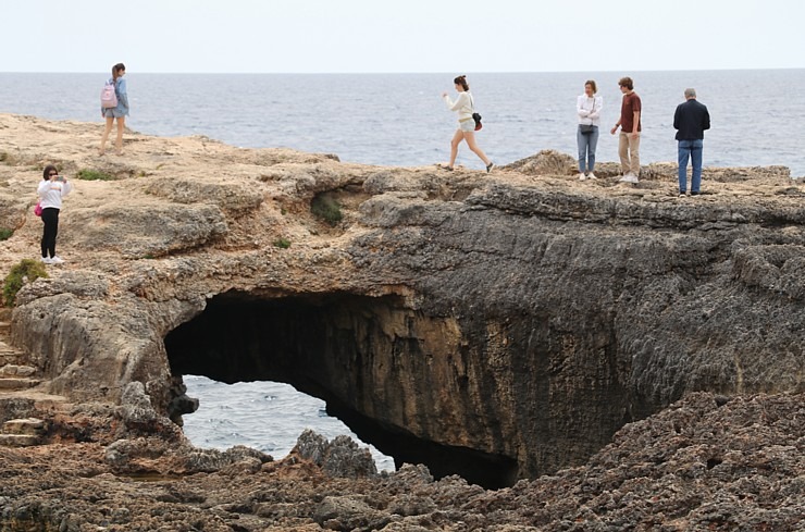 Klinšu ieskautā «Calo des Moro» pludmale salas dienvidos tiek uzskatīta par skaistāko Maļorkā. Sadarbībā ar Latvijas tūrisma firmu Atlantic Travel Klinšu ieskautā «Calo des Moro» pludmale salas dienvidos tiek uzskatīta par skaistāko Maļorkā. Sadarbībā ar Latvijas tūrisma firmu Atlantic Travel 317391