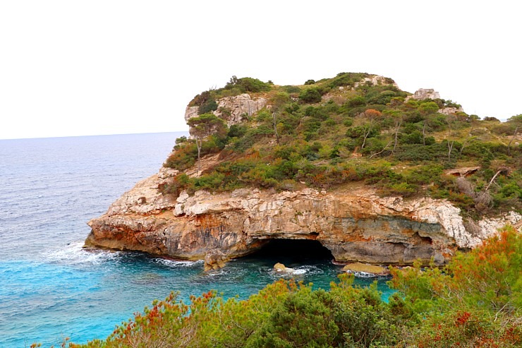 Klinšu ieskautā «Calo des Moro» pludmale salas dienvidos tiek uzskatīta par skaistāko Maļorkā. Sadarbībā ar Latvijas tūrisma firmu Atlantic Travel Klinšu ieskautā «Calo des Moro» pludmale salas dienvidos tiek uzskatīta par skaistāko Maļorkā. Sadarbībā ar Latvijas tūrisma firmu Atlantic Travel 317358