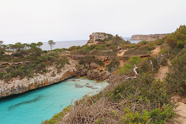 Klinšu ieskautā «Calo des Moro» pludmale salas dienvidos tiek uzskatīta par skaistāko Maļorkā. Sadarbībā ar Latvijas tūrisma firmu Atlantic Travel Klinšu ieskautā «Calo des Moro» pludmale salas dienvidos tiek uzskatīta par skaistāko Maļorkā. Sadarbībā ar Latvijas tūrisma firmu Atlantic Travel 317360