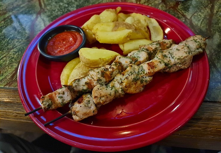 Restorāns «Grill London» tagad sniedz pakalpojumus gan «Akropole Rīga», gan «Akropole Alfa» 317460