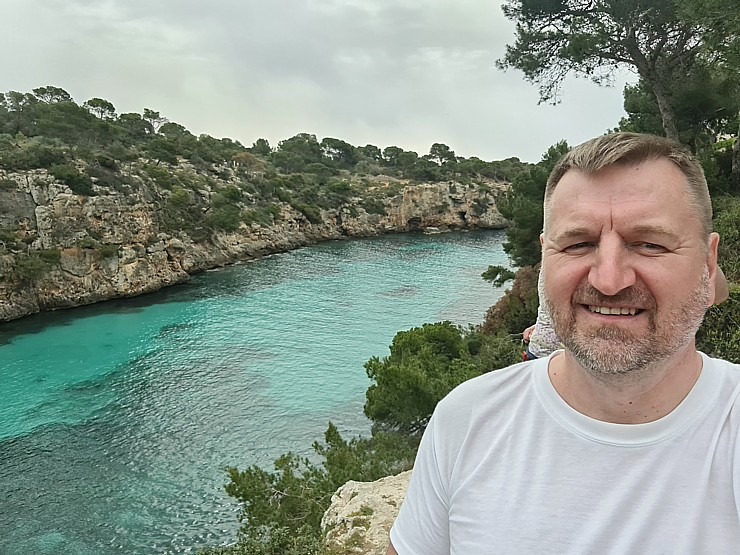 Travelnews.lv apmeklē klinšu ieskautu pludmali «Cala Pi» ar bīstamu skatu laukumu. Sadarbībā ar Latvijas tūrisma firmu Atlantic Travel Travelnews.lv apmeklē klinšu ieskautu pludmali «Cala Pi» ar bīstamu skatu laukumu. Sadarbībā ar Latvijas tūrisma firmu Atlantic Travel 317511
