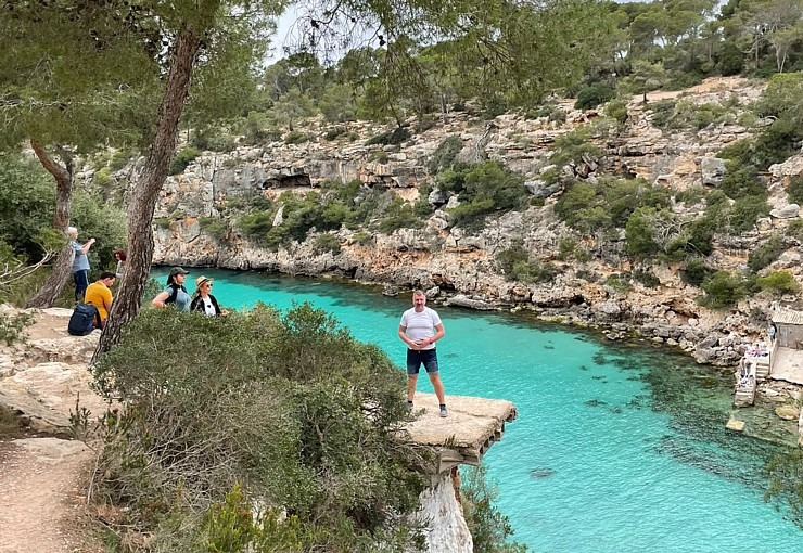 Travelnews.lv apmeklē klinšu ieskautu pludmali «Cala Pi» ar bīstamu skatu laukumu. Sadarbībā ar Latvijas tūrisma firmu Atlantic Travel Travelnews.lv apmeklē klinšu ieskautu pludmali «Cala Pi» ar bīstamu skatu laukumu. Sadarbībā ar Latvijas tūrisma firmu Atlantic Travel 317513