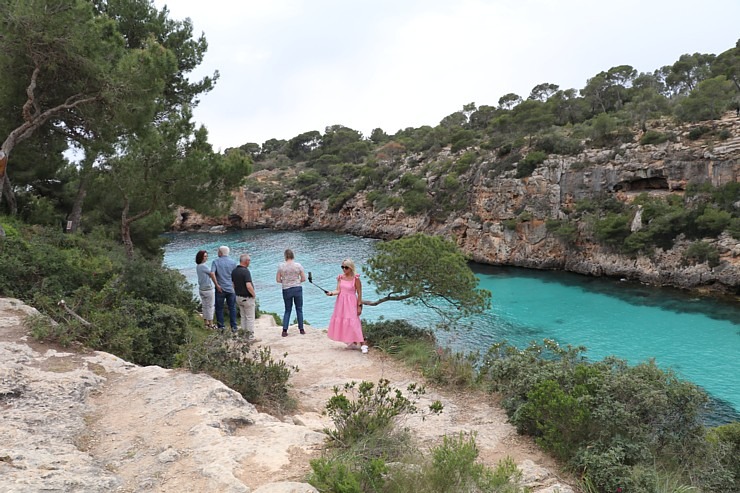 Travelnews.lv apmeklē klinšu ieskautu pludmali «Cala Pi» ar bīstamu skatu laukumu. Sadarbībā ar Latvijas tūrisma firmu Atlantic Travel Travelnews.lv apmeklē klinšu ieskautu pludmali «Cala Pi» ar bīstamu skatu laukumu. Sadarbībā ar Latvijas tūrisma firmu Atlantic Travel 317519