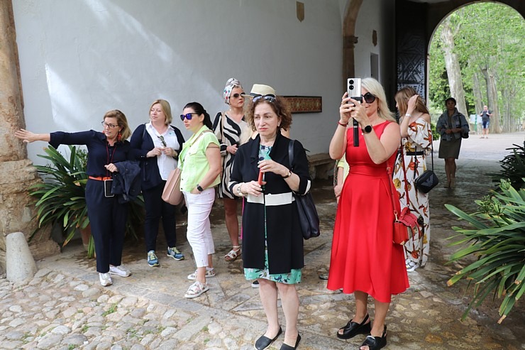 Travelnews.lv iepazīst Maļorkas tropu dārzu un populāru kāzu vietu «Jardines de Alfabia». Sadarbībā ar Latvijas tūrisma firmu «Atlantic Travel» Travelnews.lv iepazīst Maļorkas tropu dārzu un populāru kāzu vietu «Jardines de Alfabia». Sadarbībā ar Latvijas tūrisma firmu «Atlantic Travel» 317839