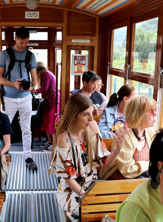 Travelnews.lv Maļorkas pilsētā Soļera izbrauc ar 1912.gada koka vilcienu. Sadarbībā ar Latvijas tūrisma firmu «Atlantic Travel» Travelnews.lv Maļorkas pilsētā Soļera izbrauc ar 1912.gada koka vilcienu. Sadarbībā ar Latvijas tūrisma firmu «Atlantic Travel» 317987