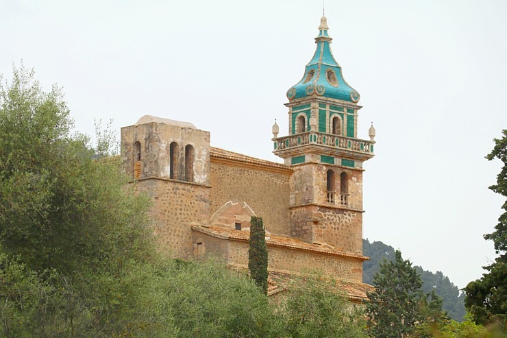 Maļorkas pilsēta Valldemossa ir UNESCO Pasaules mantojuma vieta. Sadarbībā ar Latvijas tūrisma firmu «Atlantic Travel» Maļorkas pilsēta Valldemossa ir UNESCO Pasaules mantojuma vieta. Sadarbībā ar Latvijas tūrisma firmu «Atlantic Travel» 318220