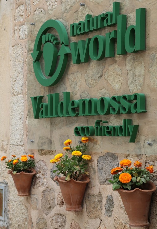 Maļorkas pilsēta Valldemossa ir UNESCO Pasaules mantojuma vieta. Sadarbībā ar Latvijas tūrisma firmu «Atlantic Travel» Maļorkas pilsēta Valldemossa ir UNESCO Pasaules mantojuma vieta. Sadarbībā ar Latvijas tūrisma firmu «Atlantic Travel» 318235