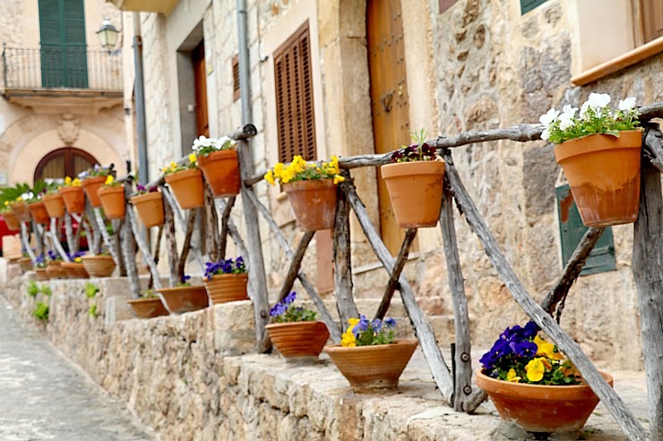 Maļorkas pilsēta Valldemossa ir UNESCO Pasaules mantojuma vieta. Sadarbībā ar Latvijas tūrisma firmu «Atlantic Travel» Maļorkas pilsēta Valldemossa ir UNESCO Pasaules mantojuma vieta. Sadarbībā ar Latvijas tūrisma firmu «Atlantic Travel» 318238