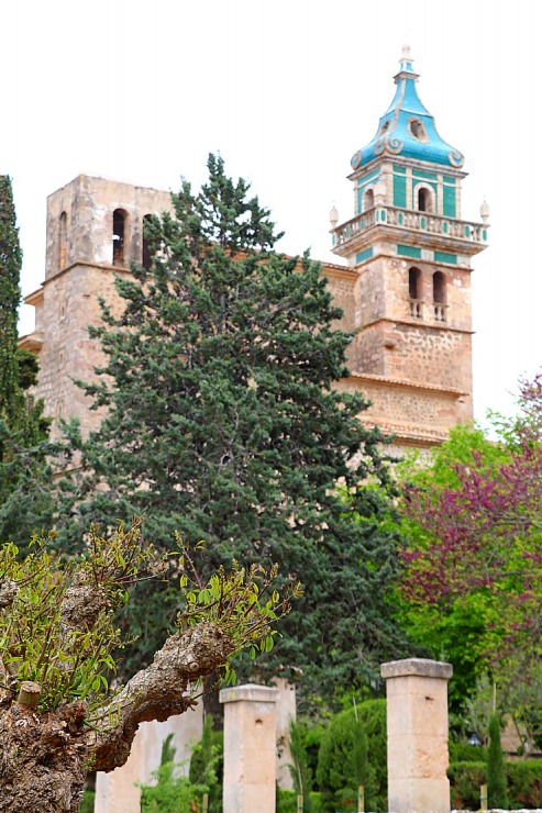 Maļorkas pilsēta Valldemossa ir UNESCO Pasaules mantojuma vieta. Sadarbībā ar Latvijas tūrisma firmu «Atlantic Travel» Maļorkas pilsēta Valldemossa ir UNESCO Pasaules mantojuma vieta. Sadarbībā ar Latvijas tūrisma firmu «Atlantic Travel» 318222