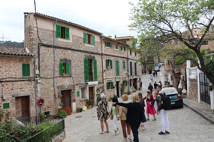 Travelnews.lv iepazīst Maļorkas pilsētas Valldemossa kafejnīcas un veikalus. Sadarbībā ar Latvijas tūrisma firmu «Atlantic Travel» Travelnews.lv iepazīst Maļorkas pilsētas Valldemossa kafejnīcas un veikalus. Sadarbībā ar Latvijas tūrisma firmu «Atlantic Travel» 318271