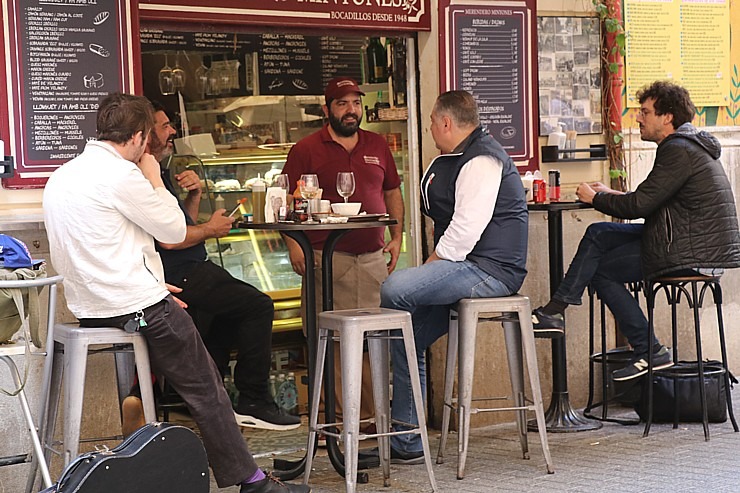 Travelnews.lv iepazīst Maļorkas galvaspilsētas Palmas arhitektūru, kafejnīcas un pilsētas dzīvi. Sadarbībā ar Latvijas tūrisma firmu «Atlantic Travel» Travelnews.lv iepazīst Maļorkas galvaspilsētas Palmas arhitektūru, kafejnīcas un pilsētas dzīvi. Sadarbībā ar Latvijas tūrisma firmu «Atlantic Travel» 318778