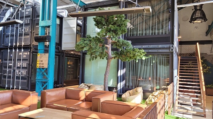 Travelnews.lv sadarbībā ar «Avis Latvija» iepazīst Tallinas konteineru viesnīcu «Hektor Container Hotel» Travelnews.lv sadarbībā ar «Avis Latvija» iepazīst Tallinas konteineru viesnīcu «Hektor Container Hotel» 318874