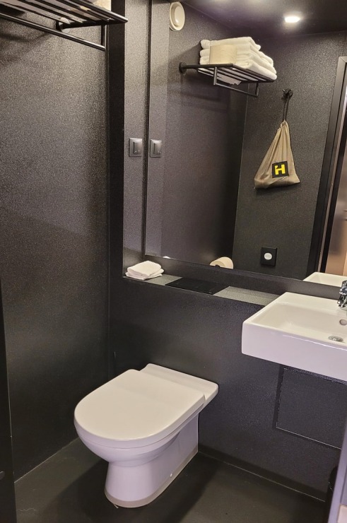 Travelnews.lv sadarbībā ar «Avis Latvija» iepazīst Tallinas konteineru viesnīcu «Hektor Container Hotel» Travelnews.lv sadarbībā ar «Avis Latvija» iepazīst Tallinas konteineru viesnīcu «Hektor Container Hotel» 318883