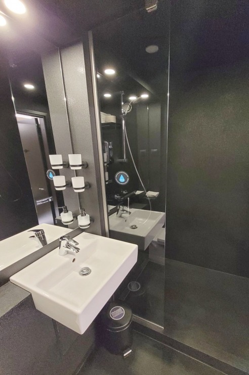 Travelnews.lv sadarbībā ar «Avis Latvija» iepazīst Tallinas konteineru viesnīcu «Hektor Container Hotel» Travelnews.lv sadarbībā ar «Avis Latvija» iepazīst Tallinas konteineru viesnīcu «Hektor Container Hotel» 318884