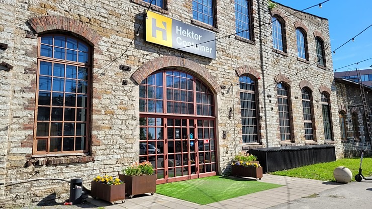 Travelnews.lv sadarbībā ar «Avis Latvija» iepazīst Tallinas konteineru viesnīcu «Hektor Container Hotel» Travelnews.lv sadarbībā ar «Avis Latvija» iepazīst Tallinas konteineru viesnīcu «Hektor Container Hotel» 318858