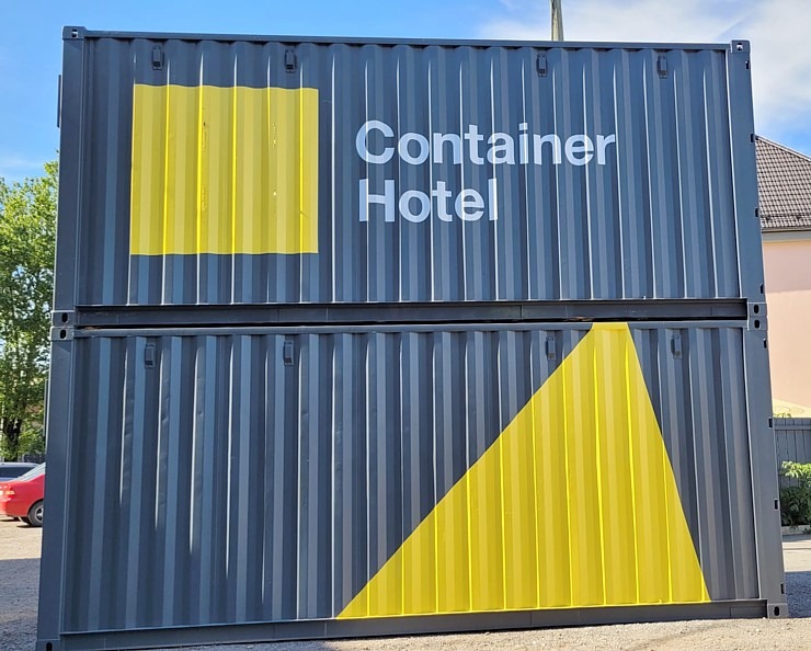 Travelnews.lv sadarbībā ar «Avis Latvija» iepazīst Tallinas konteineru viesnīcu «Hektor Container Hotel» Travelnews.lv sadarbībā ar «Avis Latvija» iepazīst Tallinas konteineru viesnīcu «Hektor Container Hotel» 318861